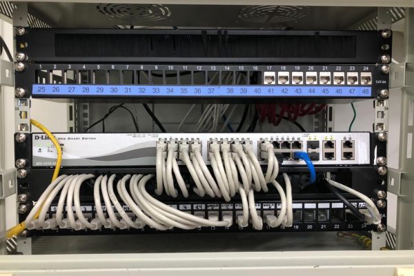 Un système de réseau informatique dans une entreprise offre des avantages en productivité et de connectivité